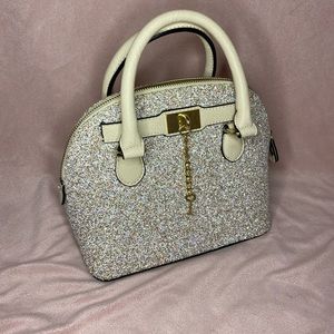 ☁️Small Aldo glittery purse w strap 👛